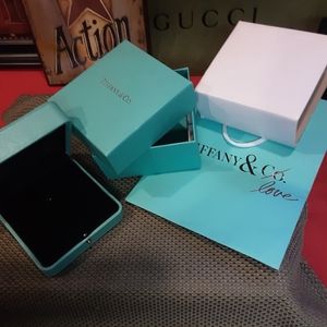 TIFFANY & Co Blue Box Large - Bracelet/Necklace